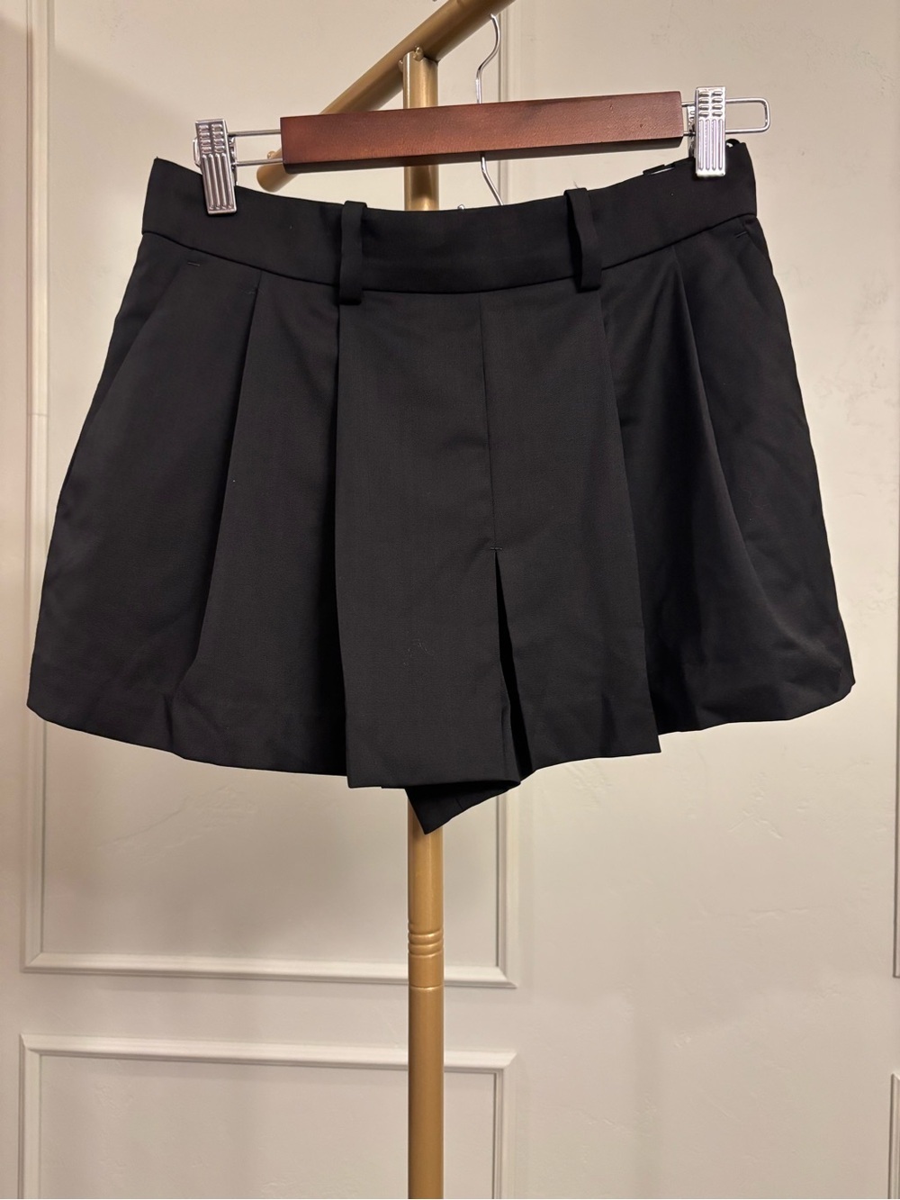COS Black Pleated Shorts / Skort MSRP $110 Cotton Shorts Size 4 - Picture 2 of 5